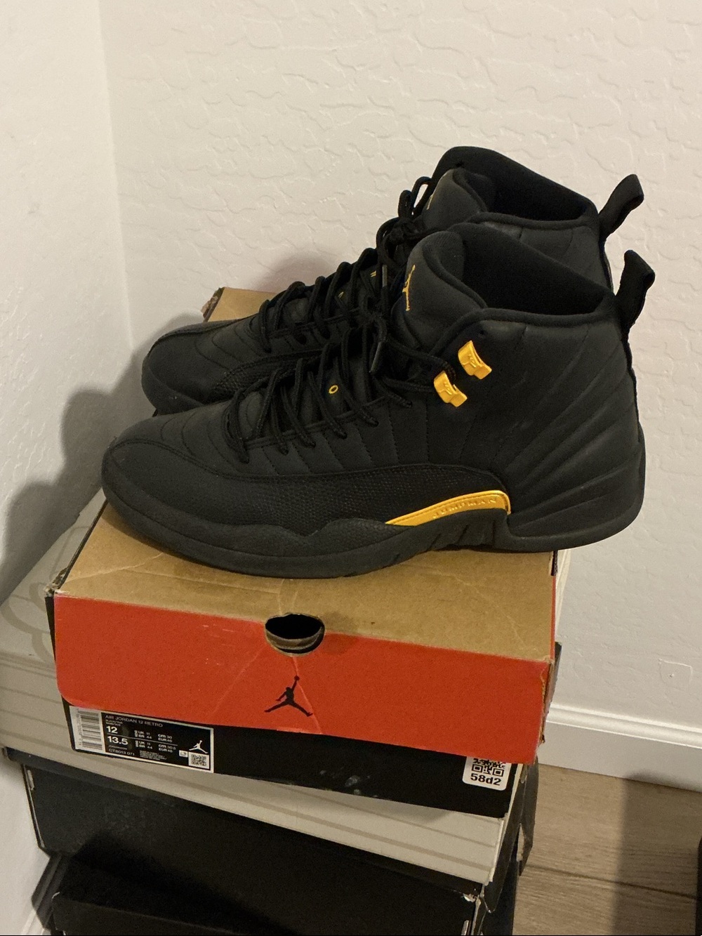 Air Jordan 12 Black Taxi